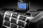 Pfiffige L�sung: Das Display des Navigationsger�tes l�sst sich nach Gebrauch einfach wegklappen.