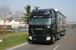 Schwarz und stark: Der neue Stralis im All Blacks-Outfit.
