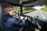 Das Cockpit eines Scanias ist ein begehrter Arbeitsplatz.