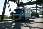 Distanzen �berbr�cken: Gerade im Regionaleinsatz sorgt der neue Volvo FL f�r Profitabilit�t. 