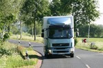 Stadt, Land und immer im Fluss: Der neue Volvo LF ist auch f�r l�ngere Verteilertouren geeignet.