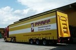 Für besondere Anforderungen: Verkleideter Tieflader mit Ladebordwand Für besondere Anforderungen: Verkleideter Tieflader mit Ladebordwand