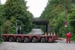 Trotz Nachlenkachsen: Das eine oder andere Schild steht einem Schwertransport fast immer im Weg Trotz Nachlenkachsen: Das eine oder andere Schild steht einem Schwertransport fast immer im Weg