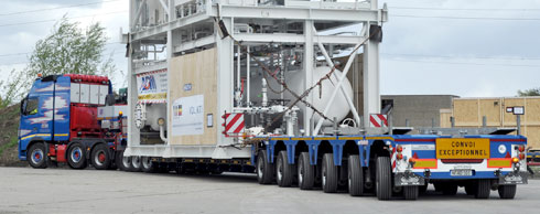 Premiere mit Anlagenteil: Nooteboom liefert den bisher größten 3+6-Pendel-X-Tieflader an ADM Team Heavy Weight. Foto: Nooteboom Premiere mit Anlagenteil: Nooteboom liefert den bisher größten 3+6-Pendel-X-Tieflader an ADM Team Heavy Weight. Foto: Nooteboom