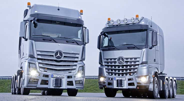 Schwerlastprofis par excellence: der Arocs SLT und der Actros SLT. Foto: Daimler Schwerlastprofis par excellence: der Arocs SLT und der Actros SLT. Foto: Daimler