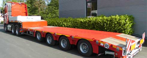 Volvo-3-Achs-SZM mit 4-Achs-MAX Trailer. Foto: ES-GE Volvo-3-Achs-SZM mit 4-Achs-MAX Trailer. Foto: ES-GE