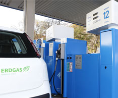 Immer mehr Tankstellen bieten Erdgassäulen an. Foto: erdgas mobil Immer mehr Tankstellen bieten Erdgassäulen an. Foto: erdgas mobil