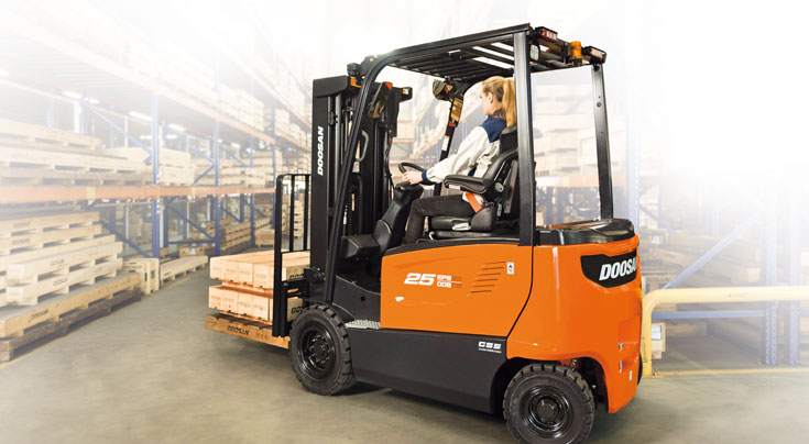 Doosan rundet seine neue 7er-Serie mit den Modellen zwischen 2,2 und 3,5 t Tragkraft nach oben ab. Foto: Doosan Doosan rundet seine neue 7er-Serie mit den Modellen zwischen 2,2 und 3,5 t Tragkraft nach oben ab. Foto: Doosan