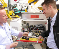 Einsatz und Nutzen der Rösler-Softwaretechniksysteme wurde an den Omme-Arbeitsbühnen demonstriert. Foto: Rösler Einsatz und Nutzen der Rösler-Softwaretechniksysteme wurde an den Omme-Arbeitsbühnen demonstriert. Foto: Rösler