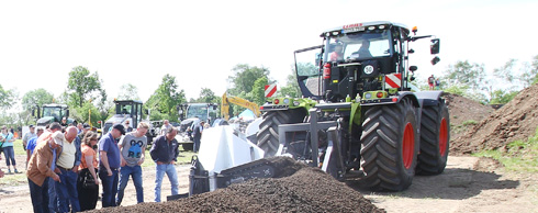 Keine Hausmesse ohne Demonstration: Bodenstabilisierer aus dem Stehr-Programm. Foto: Stehr Baumaschinen GmbH Keine Hausmesse ohne Demonstration: Bodenstabilisierer aus dem Stehr-Programm. Foto: Stehr Baumaschinen GmbH