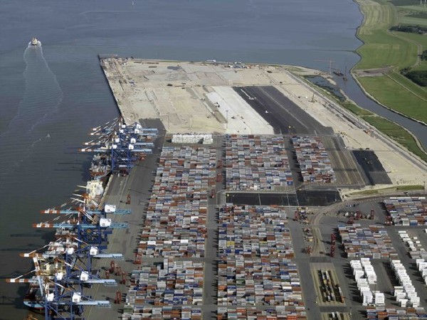 Turbo-Projekt: Der Containerterminal IV wird 9 Monate fr�her fertig als geplant