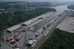 Optimal angebunden: Der Containerterminal Ennshafen aus der Luft
