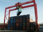 Der neue Containerkran erh�ht die Lagerkapazit�t in Linz um 1.000 TEU