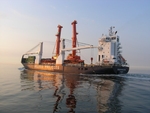 Von Hafen zu Hafen: Die beiden in Rostock produzierten Liebherr-Krane wurden mit der MS "Beluga Resolution" in den levantinischen Hafen Tartous/Syrien transportiert.