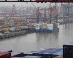 Unangespitzt in den Boden: Am Eurogate Terminal in Waltershof geht die Modernisierung der Kaianlagen in die Schlussphase