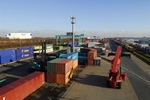 Zusammenspiel aller Verkehrstr�ger: Das GVZ Bremen besitzt nicht nur Umschlagm�glichkeiten zwischen Stra�e und Schiene sondern ist auch in unmittelbarer N�he an den Hafen sowie den Airport Bremen angeschlossen