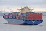 Fluch der guten Konjunktur: Der wachsende Containerverkehr f�hrt in den Seeh�fen zunehmend zu Engp�ssen...