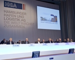 Weiter wachsende Betriebszahlen: Der Vorstand der HHLA vermeldete f�r das erste Halbjahr einen Ergebnissprung (EBIT) auf 192,5 Millionen Euro