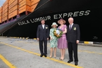 Kuala Lumpur Express getauft: Michael Behrendt (Vorstandsvorsitzender Hapag-Lloyd AG), Cornelia Behrendt, Taufpatin Ursula Adrion, Adolf Adrion (Mitglied des Vorstands Hapag-Lloyd AG)