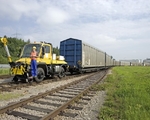 Sprichw�rtliche "Zug"-Leistung: Der U 400 kann mit einer Eisenbahnwagen-Bremsanlage f�r 52 Achsen oder 800 t Anh�ngelast versehen werden