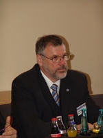�Fast ger�uschlose Logistik�: Der A�K-Vorsitzende Friedrich Weege sieht die Entwicklung der Binnenh�fen positiv