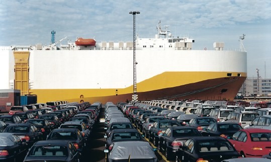 Vielseitige Dienstleistungen: Im Gesch�ftsbereich AUTOMOBILE wurden 2007 insgesamt 5,1 Millionen Fahrzeuge umgeschlagen, transportiert und technisch bearbeitet