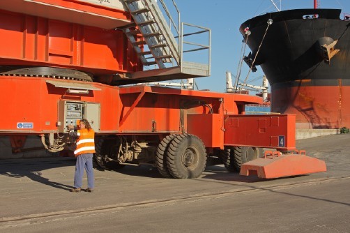 Mobilit�t an der Kaikante: Neben unterschiedlichen Aufnahmevorrichtungen hakenseitig zeichnen sich die Mobilkrane durch flexible Fahrwerkskonzepte aus