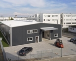 Kurzfristig neue Fertigungskapazit�ten geschaffen: Leichtbauhalle von Losberger f�r eine schnelle Angleichung an eine erh�hte Produktionsnachfrage.