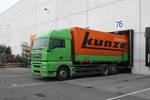 Hoher Durchsatz: Rund 50 Lkw werden t�glich allein in der Anlieferung abgefertigt