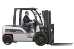Neues Schwergewicht: Verbesserungen in Handling und Komfort bietet die neue GX Serie von Nissan