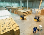 F�r jede Aufgabe gewappnet: �ber 50 Stapler und mehrere Dutzend Handhubwagen besorgern den Materialtransport im CALM-Logistikpark in Almaty.