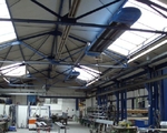 �berzeugendes Design: Die Infrarotheizung vom Typ Optima f�gt sich in das Gesamtbild der Halle ein