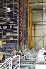 Nordenhamer Allerlei: Rund 50.000 Kleinteile f�r die Airbus-Produktion h�lt das Automatische Kleinteilelager von Remmert vor