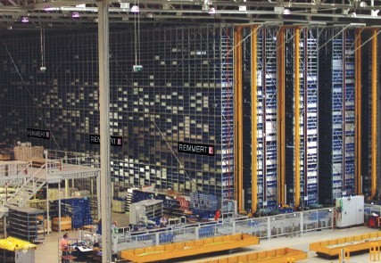 Riesenregale f�r Kleinteile: �ber 17.000 Tablare fasst das Remmert-Regalsystem im Automatischen Kleinteilelager auf dem Airbus-Areal