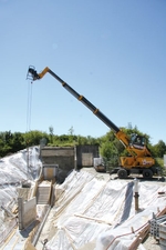 Kran mit Zusatznutzen: Hier arbeitet der �608 Multicrane" bei Kassecker auf der Baustelle als klassisches Hebeger�t
