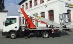 Newcomer: Die Bison Economy-B�hne, hier auf einem Nissan Cabstar 