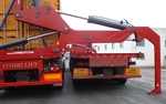 Zum Weiterreichen: Mit dem Container Lifter ist die Umverladung von Lkw zu Lkw ebenso m�glich wie das Abladen des Containers auf den Boden.
