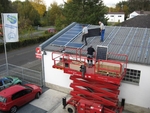 Einsatz in eigener Sache: F�r die Montage einer Fotovoltaikanlage setzte System-Lift-Partner Adam GmbH nat�rlich eigene Arbeitsb�hnen ein