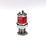 Sensor mit zwei Ausg�ngen: Die Druckmessumformerserie MBS 1300 (hier die Variante MBS 1350) ist f�r den Einsatz in anspruchsvollen Applikationen wie in der Mobilhydraulik konzipiert