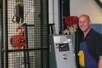 Mobil oder station�r: Mit Pr�fst�nden werden Handkettenz�ge, Lastaufnahme- und Anschlagmittel bei ELMEC oder vor Ort beim Kunden gepr�ft
