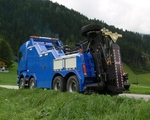 Schweres Ger�t: Auf Basis eines entsprechenden Scania-Fahrgestells entstand bei Empl f�r die IAA ein Berge- und Abschlepp-Fahrzeug der Baureihe Bison