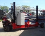 Raumwunder: Die patentierte, hydraulische und 4x4-lenkbare Verfahreinheit l�sst den kompakten Gelco Clever Crane in jede Parkl�cke schl�pfen
