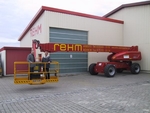 Mister Boombastic: Gesch�ftsf�hrer Uwe Rehm mit der neuen JLG-B�hne