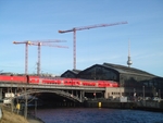 Begrenztes Arbeits-Umfeld: Die drei Wilbert-Turmkrane der Baureihen WT 300 e.tronic, WT 200 e.tronic und WT 150 e.tronic auf der Baustelle Spreedreieck