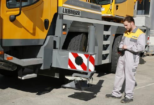 Ergonomie verbessert: Ganz besonders sollen die Kranfahrer das neue BTT sch�tzen, mit dem der Mobilkran z.B. komfortabel und sicher abgest�tzt werden kann