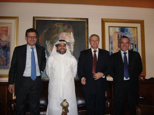 Grundstein f�r erfolgreiche Zusammenarbeit: Anfang 2007 gr�ndete Wolffkran mit der Kanoo Group ein Joint-Venture zur Vermarktung der Ger�te in Arabien