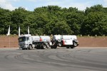 In der Kurvenfahrt ger�t der belandene Tank-Gliederzug schnell ins Kippen
