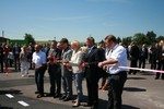 Das rote Band: Herr Zimmermann (Prokurist+Stellvertret. Bereichsleiter), Herr Steinecke (Kemna Bau Andreae), Herr Hartung (GF Versorgung +Verkehr), Frau Rinke (Oberb�rgermeisterin),Herr Salomon (GF BBZ), Herr Z�nker (Prokurist+Bereichsleiter)