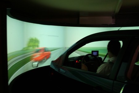 Ein wenig wie im wahren (Stra�enverkehrs-)Leben, der Fahrsimulator