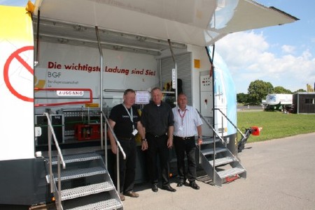 Auch der Safe Trailer mit Gurtschlitten von DVR und BGF war bei der Er�ffnung da